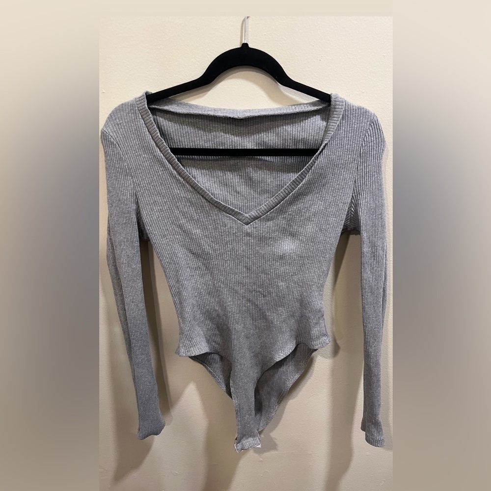 Gray V-Neck Ribbed Women's Top